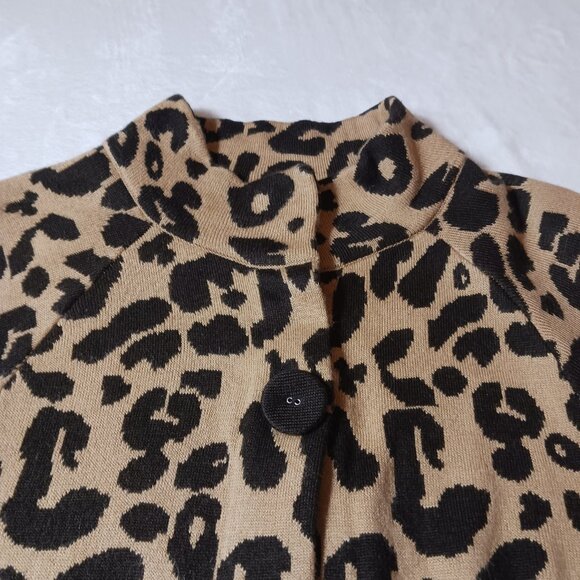 isela, Sweater Jacket, Leopard, Size Medium, Big Button Front Closure (snaps) - Picture 5 of 14